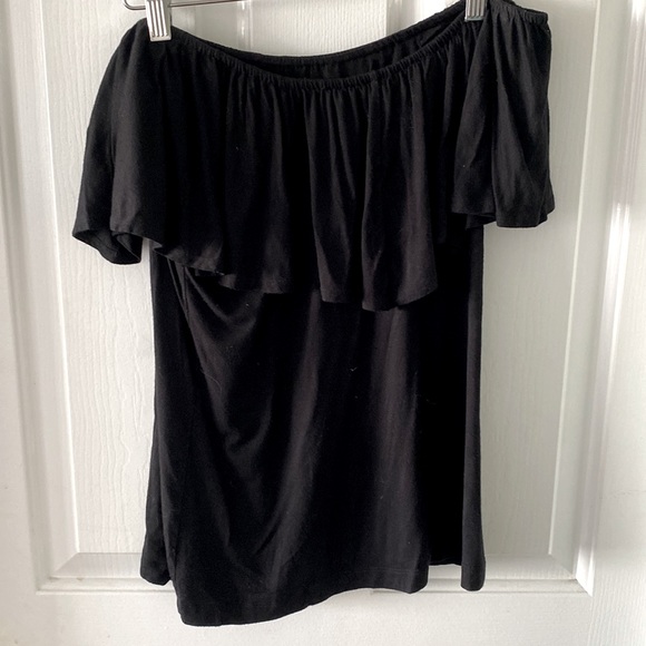 Black off the shoulder shirt. Size small. - Picture 1 of 1